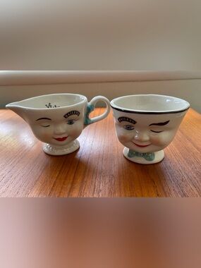 Baileys Anthropomorphic Winking Face 90s Limited Edition Creamer Set